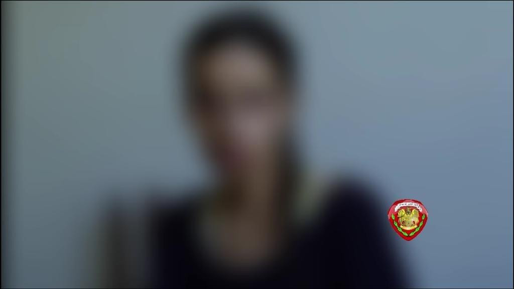 كبلوها بالجنازير.. عائلة تحجز...