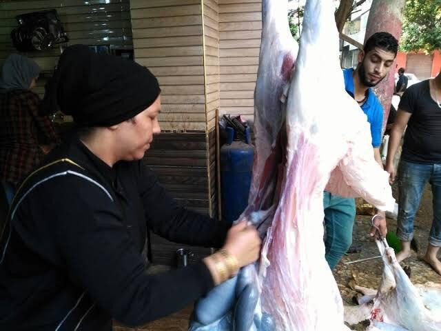 "عالم أزهري": يجوز للمرأة ذبح...