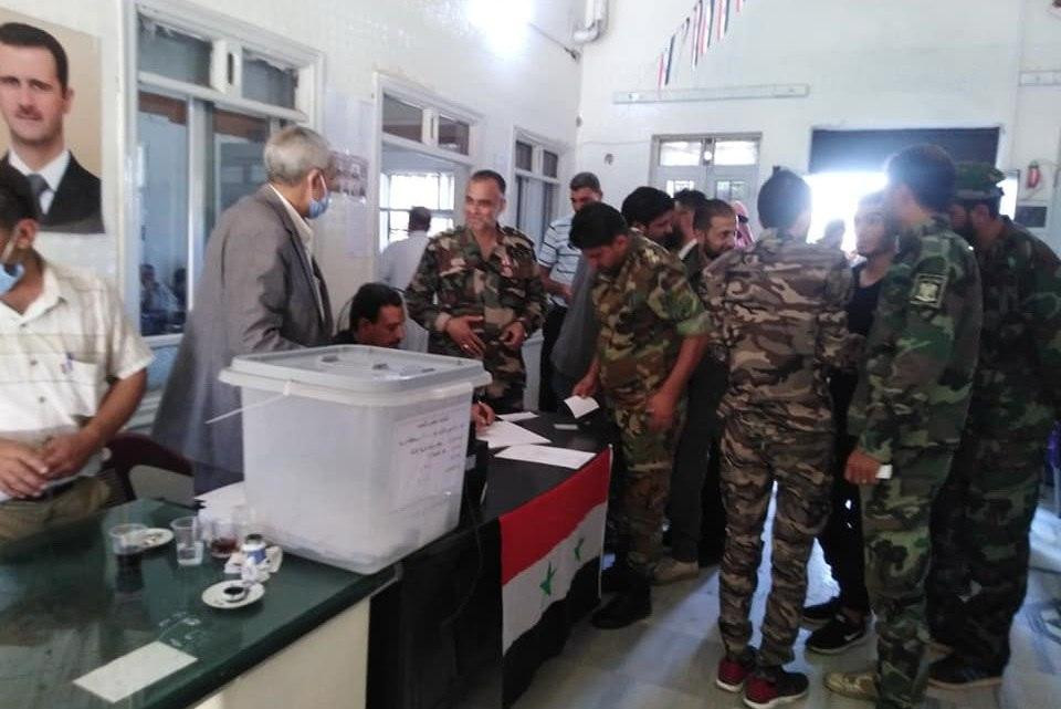 خاسرو مسرحية "الانتخابات" في د...