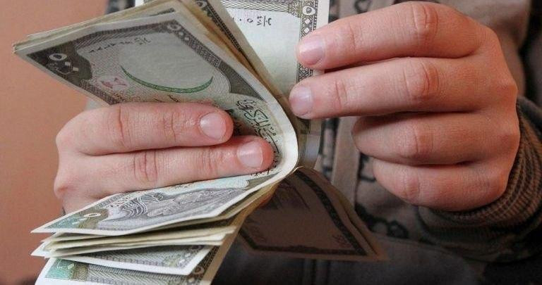 النظام يقرض الموالين لمواجهة ا...