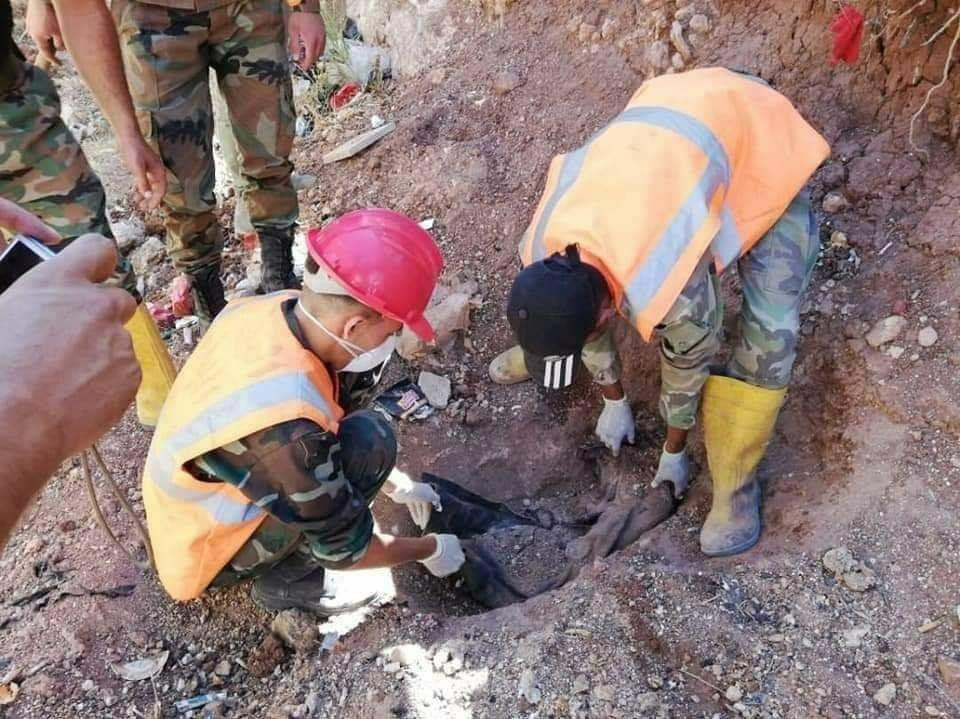 بالتعاون مع زوجته الثانية.. رج...