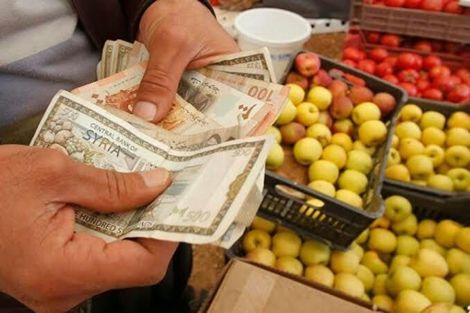 مسؤولة موالية تطالب التجار بال...