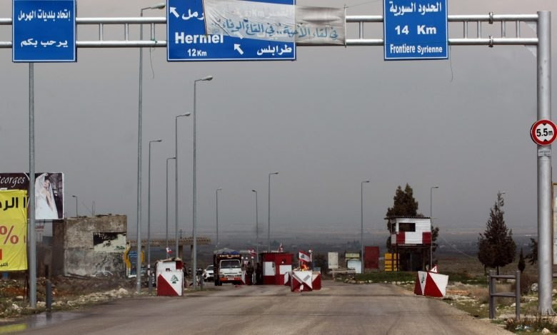 إصابة أربعة جنود لبنانيين على...