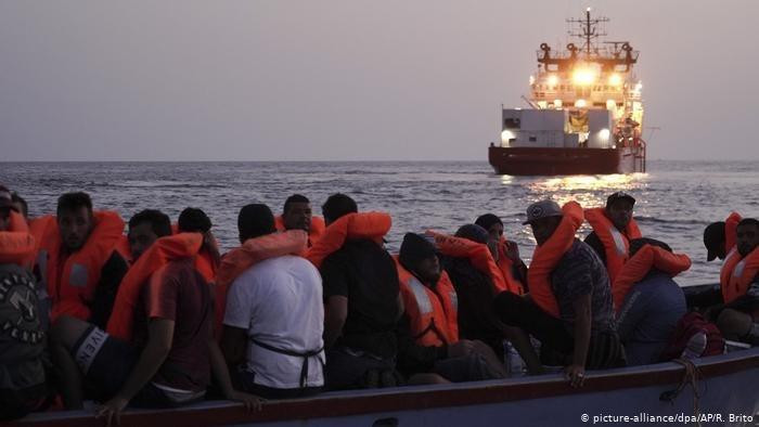 بينهم سوريون.. وصول 123 لاجئا...