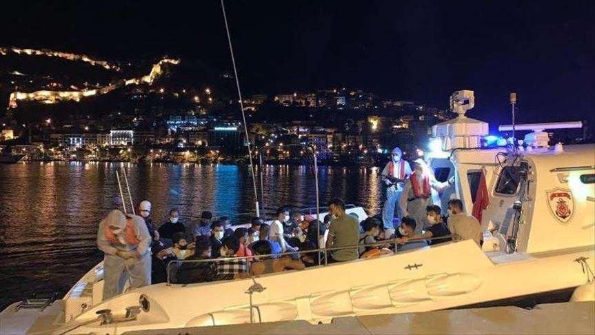 معظمهم سوريين.. إيقاف 120 طالب...