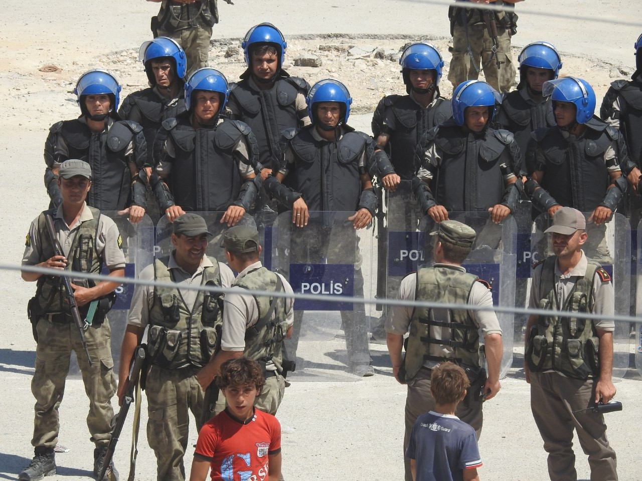 القبض على "خلية إرهابية" في ال...