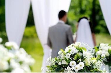 عريس سوري يقضي ليلة زفافه بالس...