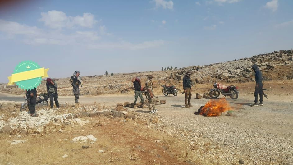 أهالي اللجاة بدرعا يغلقون الطر...