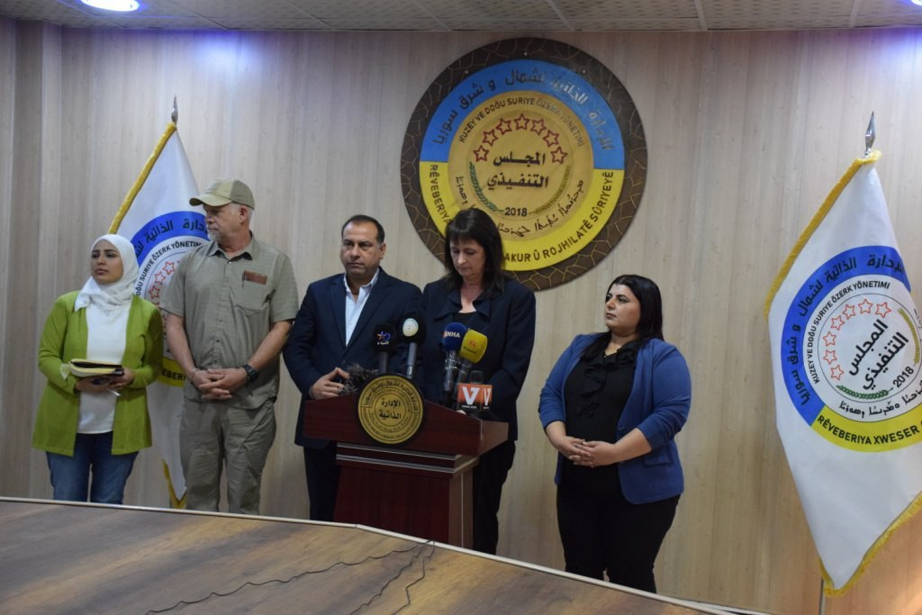 وفد أمريكي يدعو من الرقة للاعت...