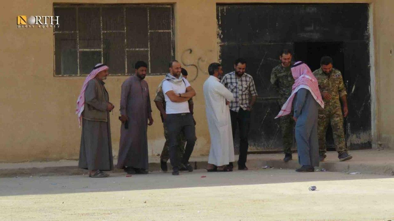 "قسد" تخلي أربع مدارس وتسلمها...