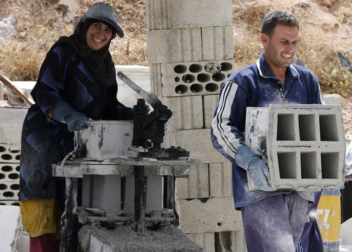 "فورين بوليسي": اللاجئون السور...