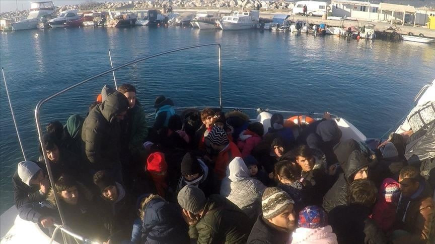 تركيا تضبط 124 لاجئ كانوا بطري...
