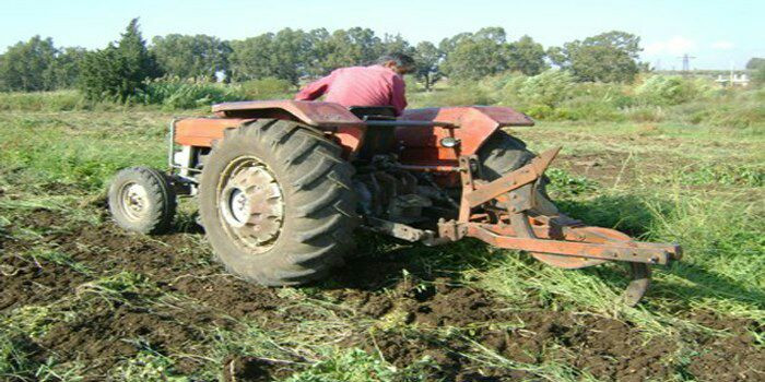 فلاحو حماة يشتكون من انقطاع مخ...