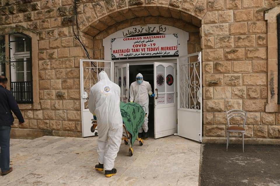 بالصور.. الدفاع المدني يدفن رج...