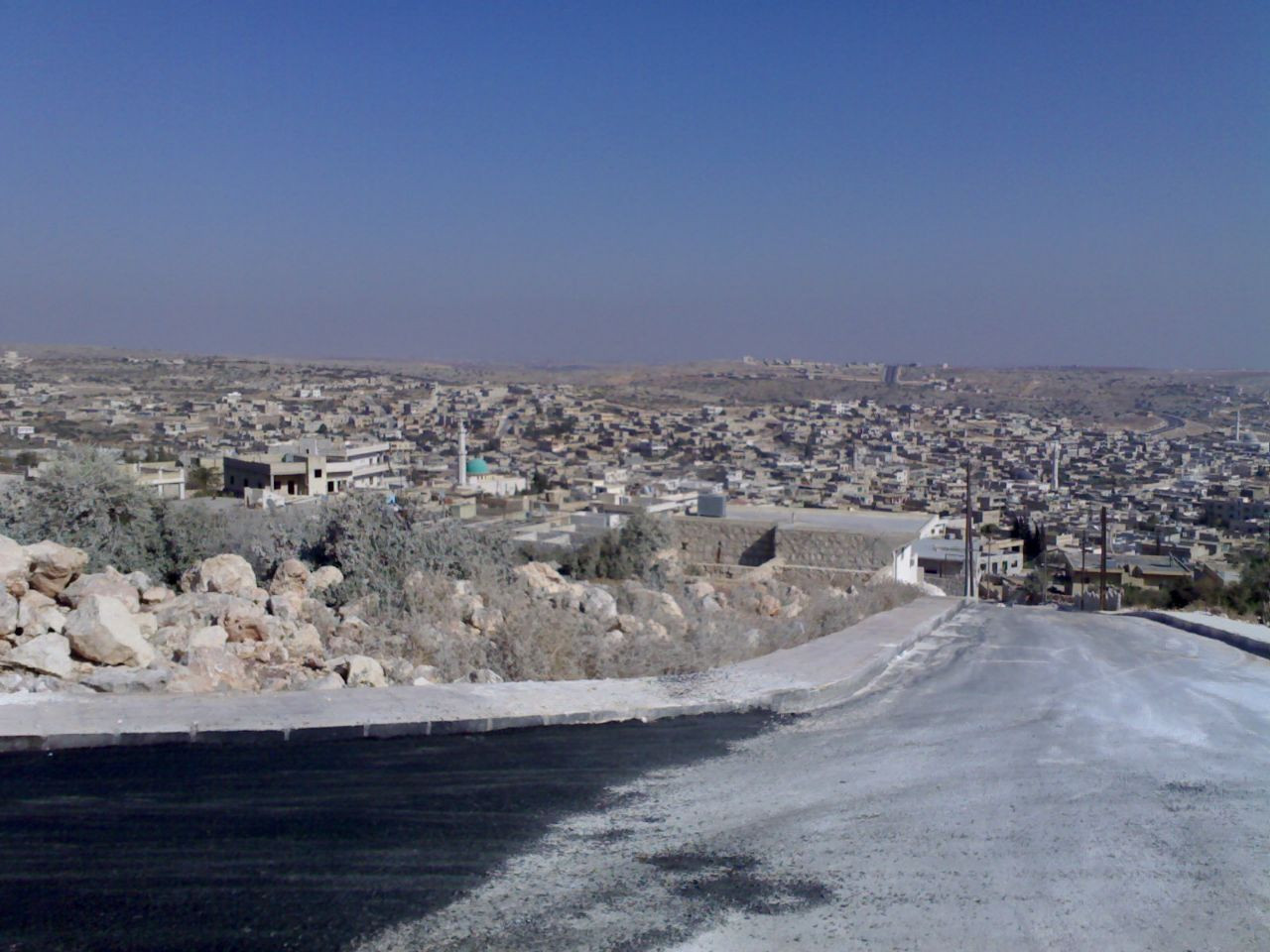 النظام يعتقل شاباً ضلّ طريقه ف...