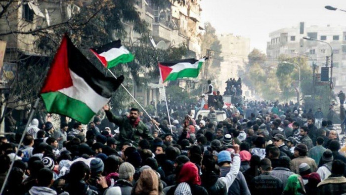 124 فلسطينيا من مخيم الحسينية...