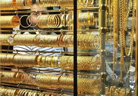 الذهب يرتفع بشكل طفيف في السوق...