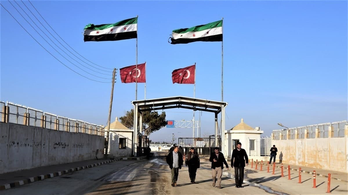 حلب .. معبر جرابلس الحدودي مع...