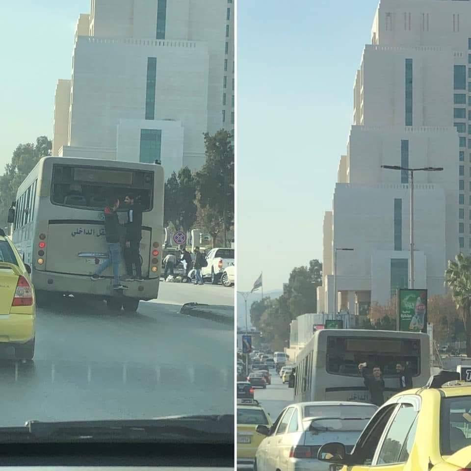 "سيلفي والباص خلفي".. مشاهد من...