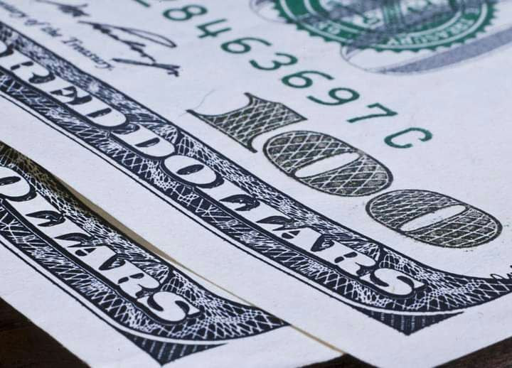 الليرة تحافظ على قيمتها أمام ا...