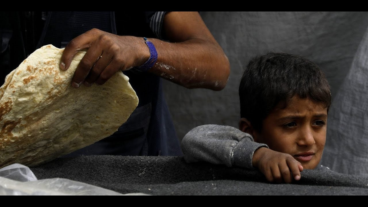 مزاجية متعهد الفرن تحرم 200 عا...