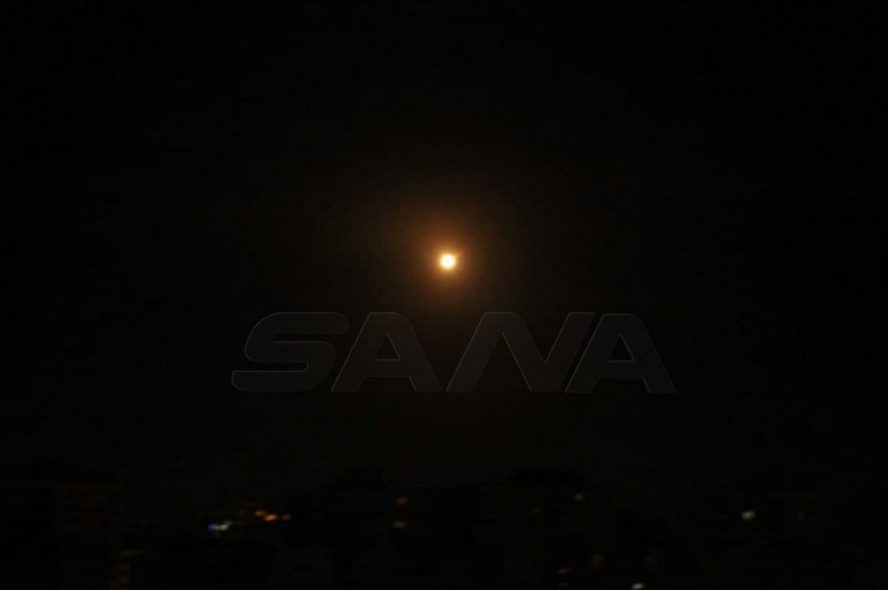 غارات إسرائيلية عنيفة على مواق...