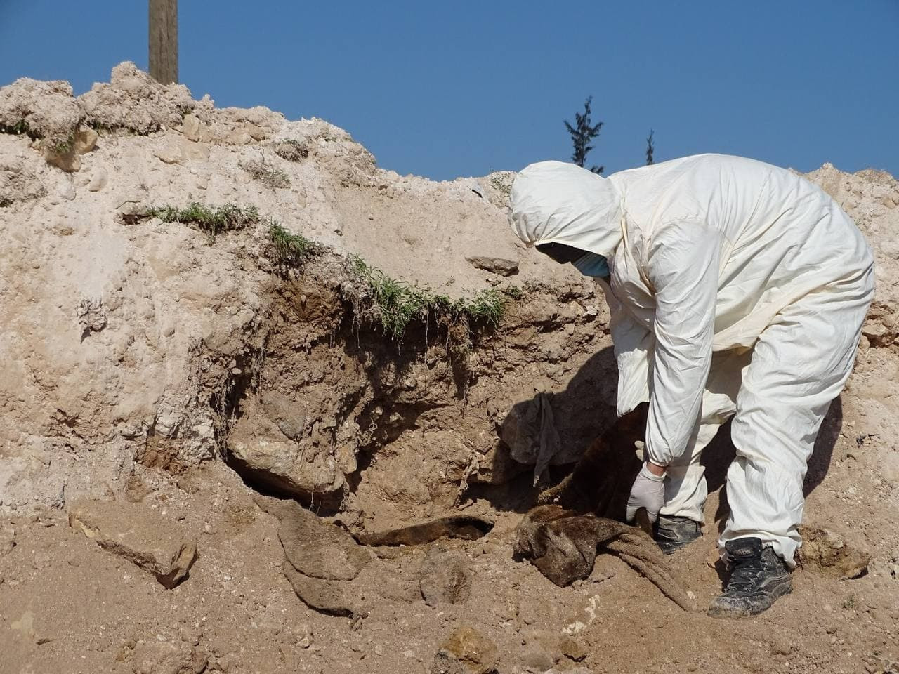 "الدفاع المدني" يعثر على جثث ج...