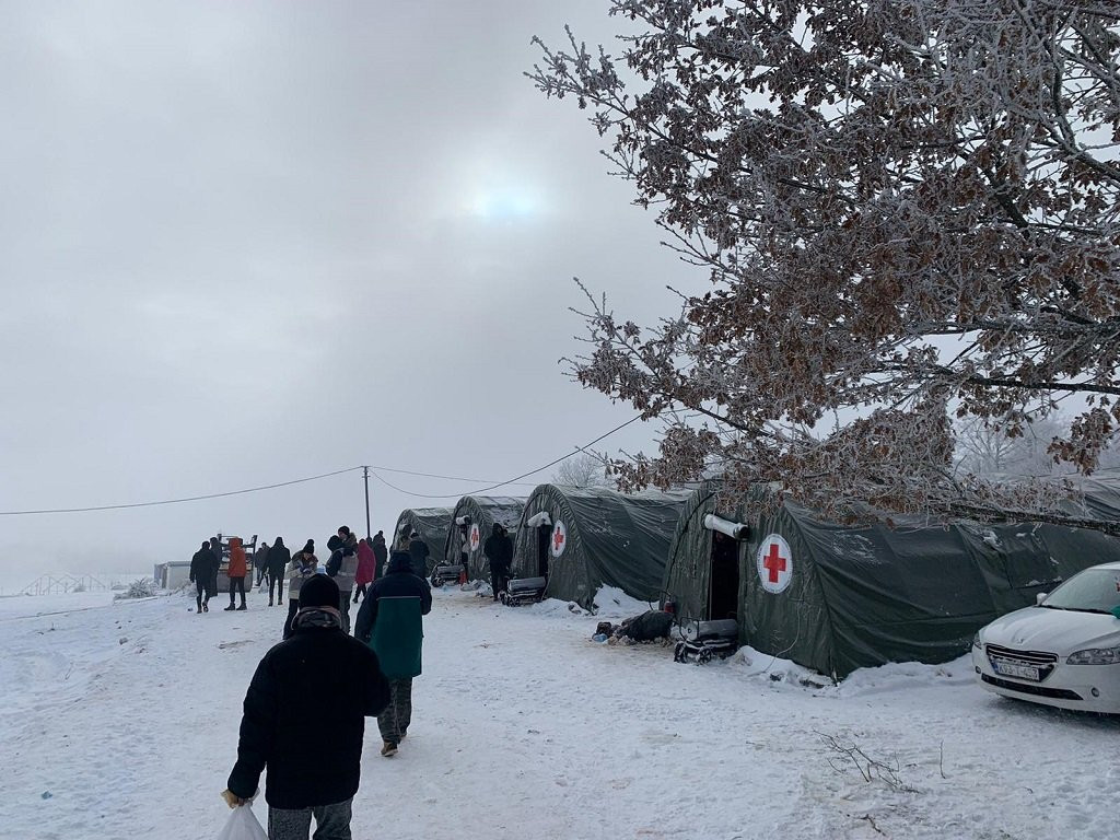 إخلاء 200 مهاجر من مدينة بيهات...