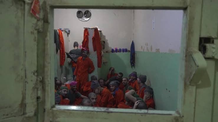 التحالف ينقل 20 سجينا من "داعش...