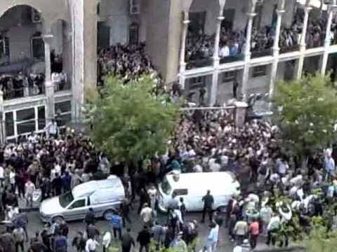 بعد عقود من الطغيان.. هكذا بدأ...