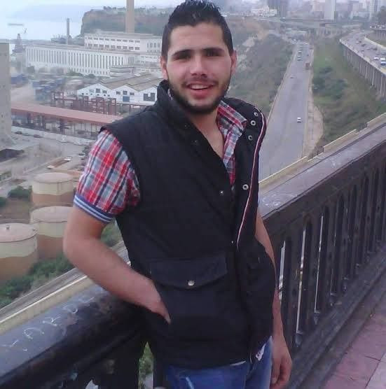 ضحى بنفسه لأجل إنقاذ طفل حاصرت...