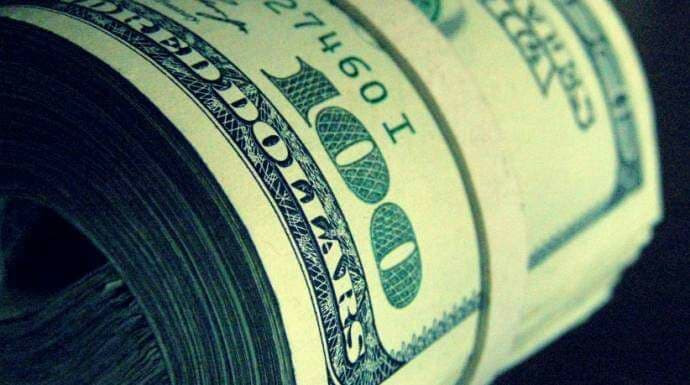 الدوﻻر يتحكم في أسواق العاصمة...