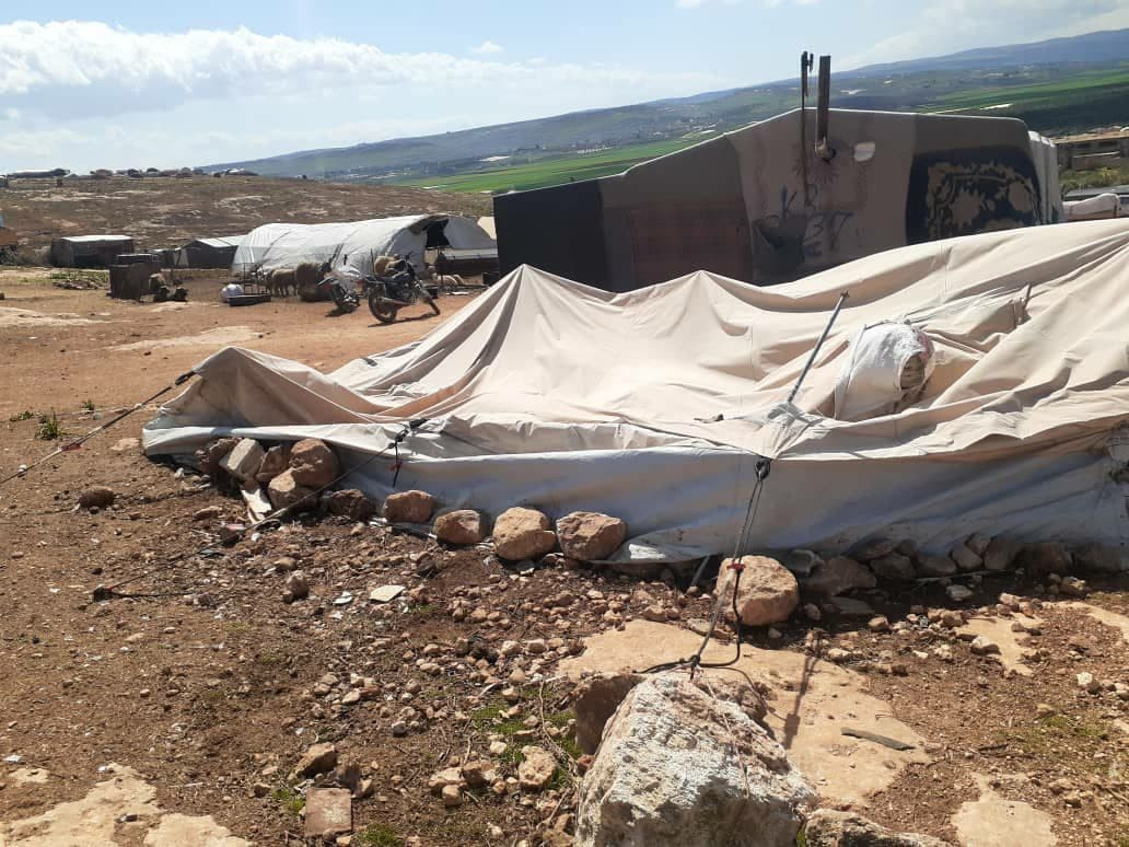 ليلة قاسية على قاطني المخيمات...