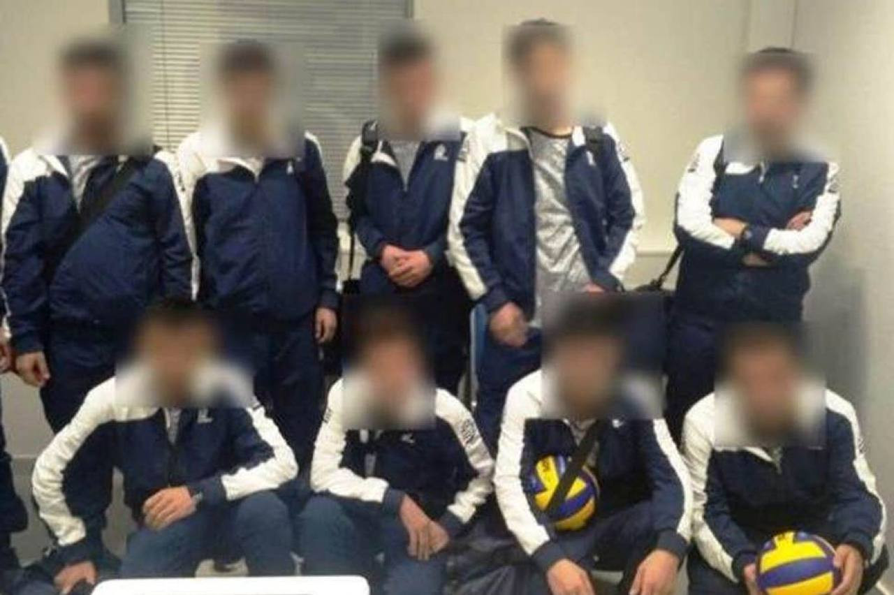 تنكروا بزي فريق رياضي.. الشرطة...