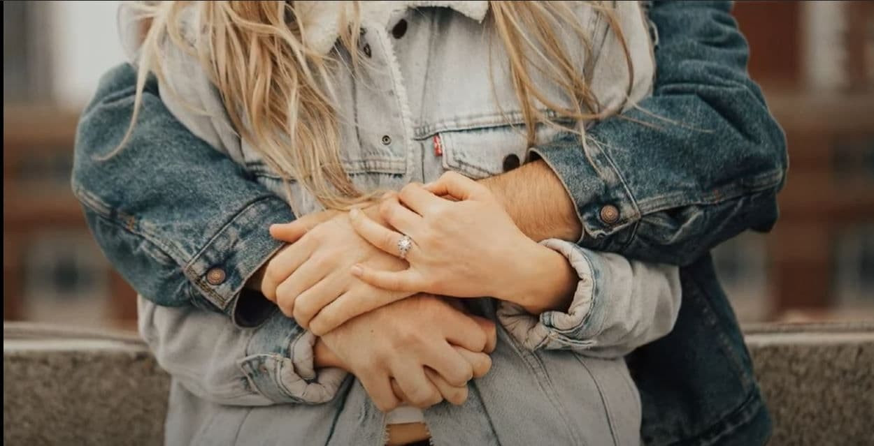 100 دولار في الساعة.. سيدة أمر...