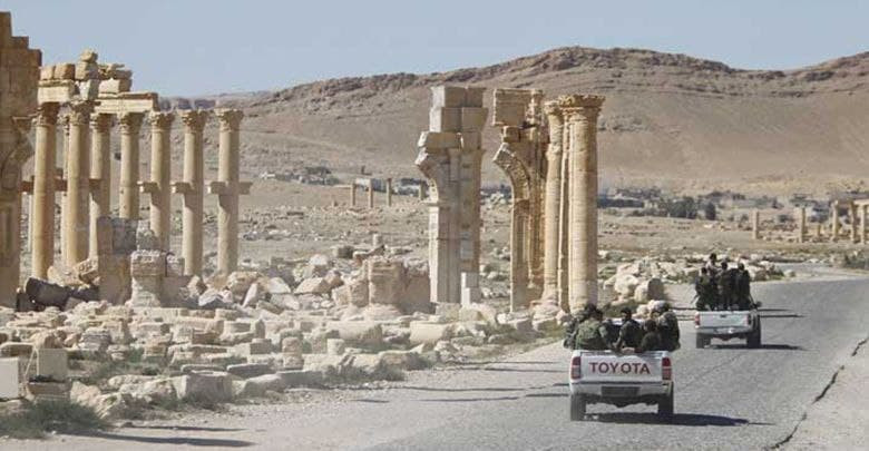 بتهمة تزوير العملة والتجارة با...