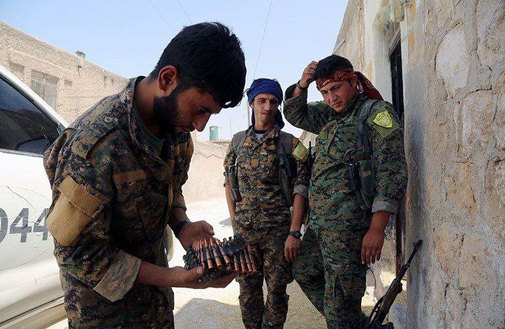 "قسد" تداهم قرية شرق دير الزور...