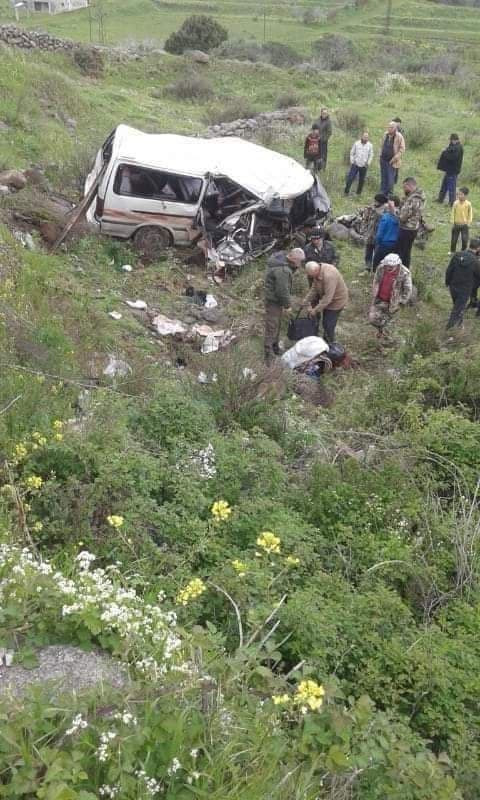 وفاة خمسة مدنيين بحادثي مرور م...