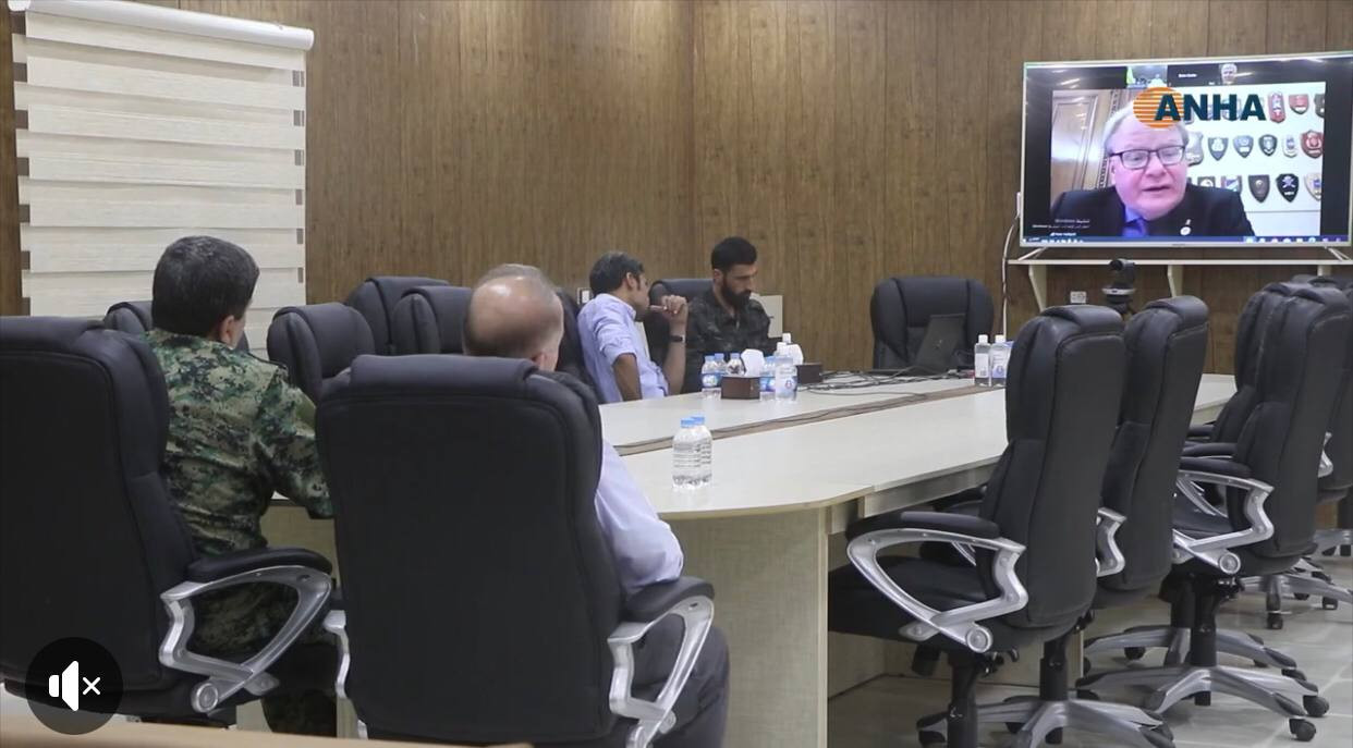 مباحثات بين قائد "قسد" وزير ال...