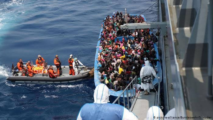 بينهم سوريون.. وصول أكثر من أل...