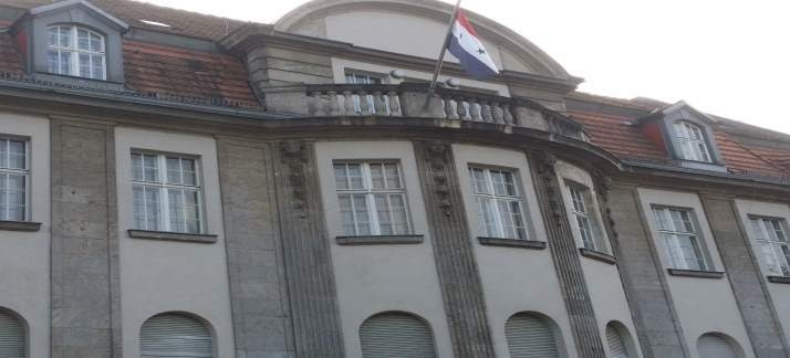 ألمانيا تمنع "سفارة الأسد" من...