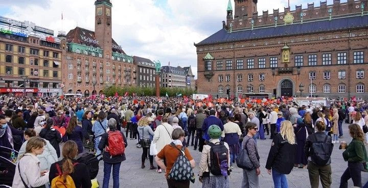 الدنمارك.. الآلاف يتظاهرون دعم...