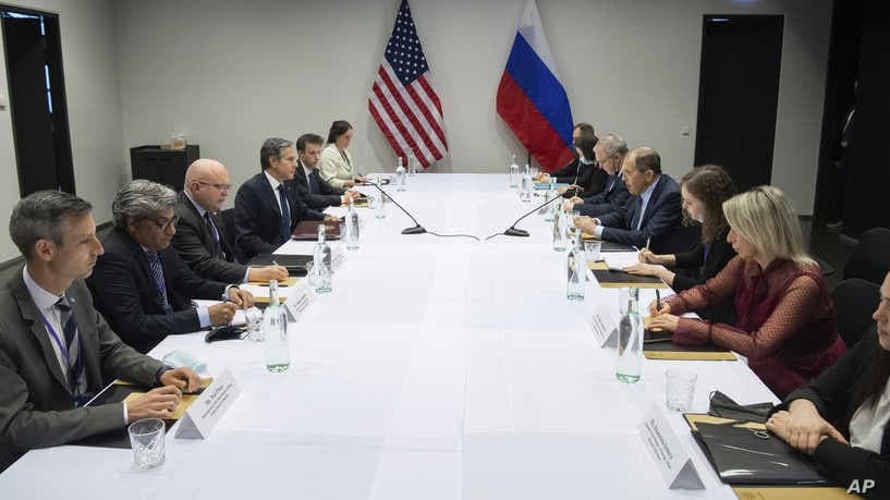 بلينكن يطالب لافروف بضرورة تأم...