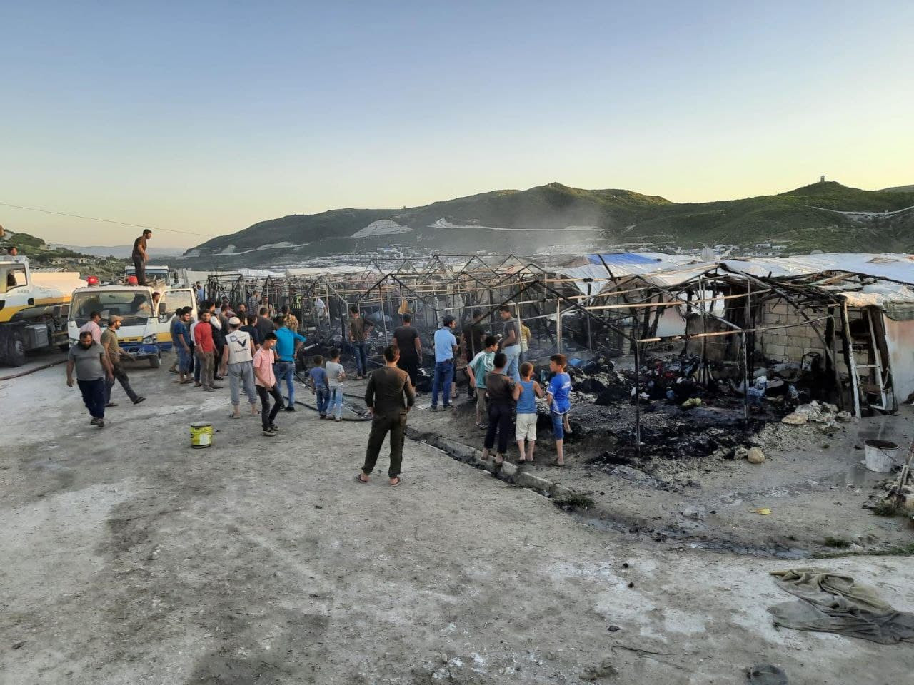 مخيم آدم.. حريق ضخم يلتهم 25 خ...