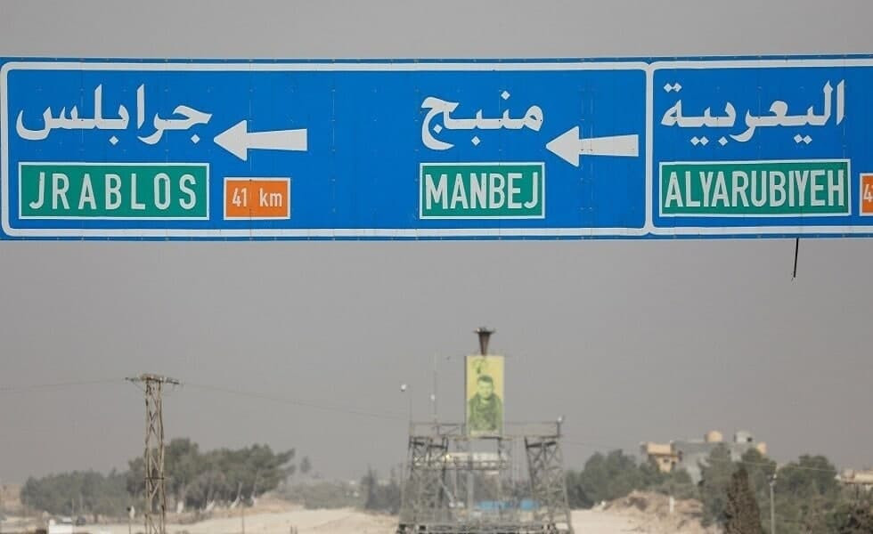 إصابات بانفجار سيارة مفخخة بجر...