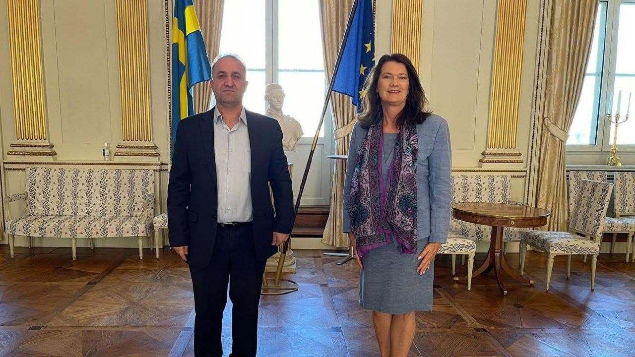 قالت إنها جاءت بدعوة رسمية.. و...