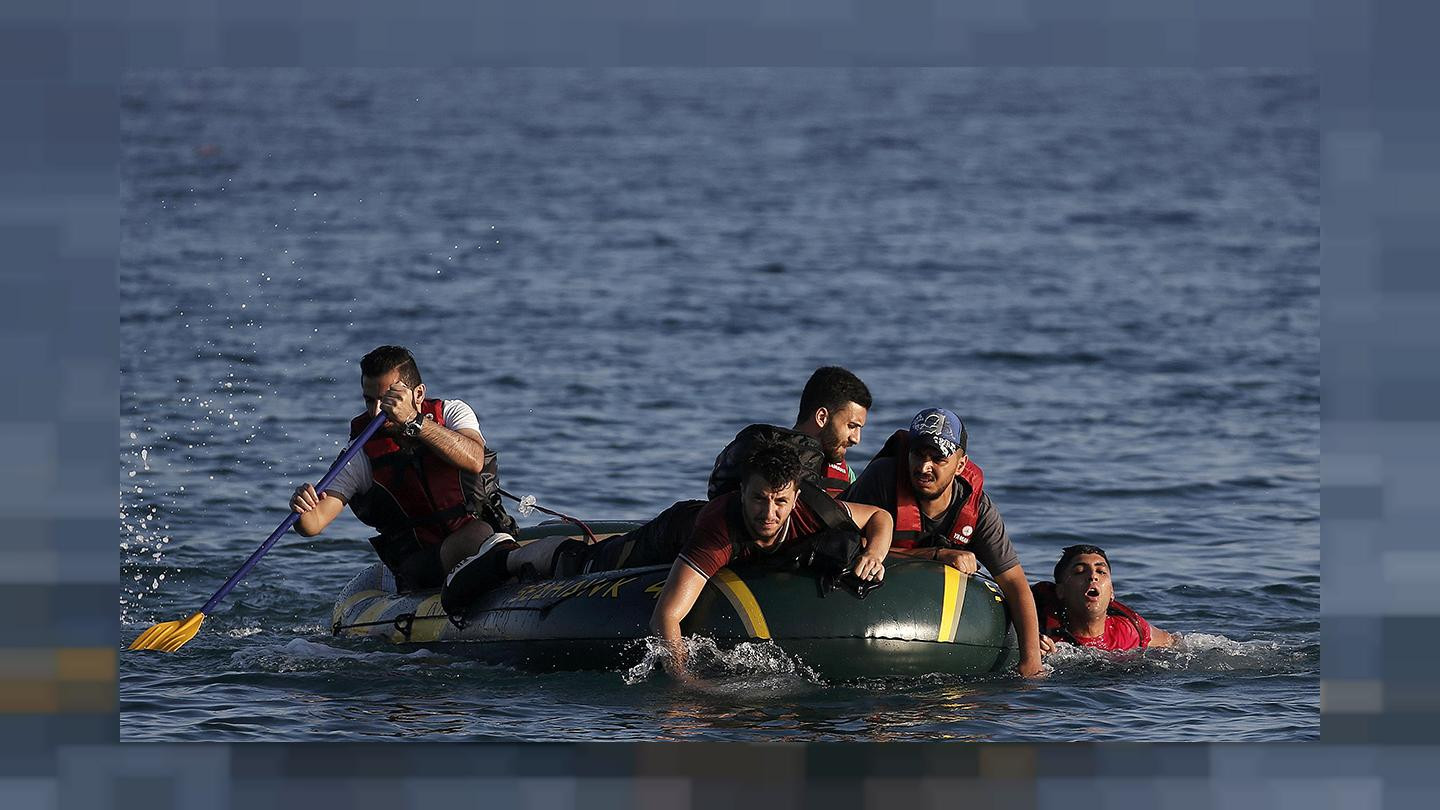 بعد أن صدتهم اليونان.. 3 سوريي...