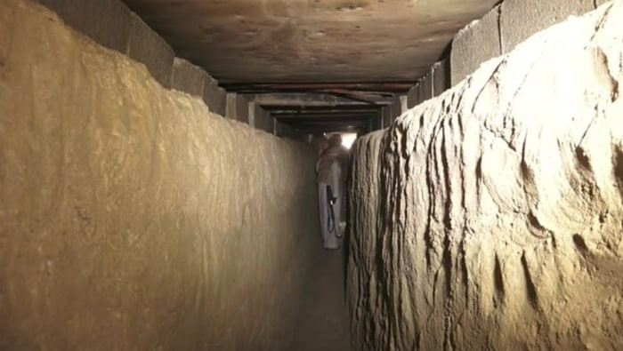 "قسد" تحصن مواقعها بحفر أنفاق...