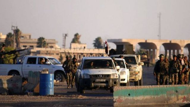 درعا.. نجاة ثلاثة مدنيين من مح...