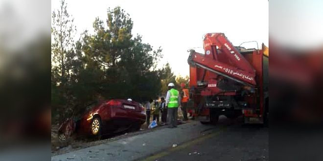 وفاتان وجرحى بحادث سير على طري...